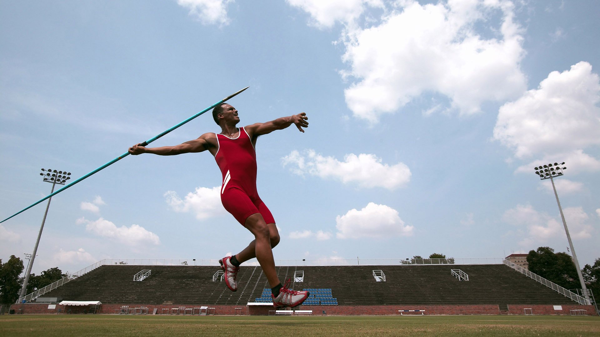 “爱心救护车马拉松护跑队” 医护志愿者为赛事保驾护航
