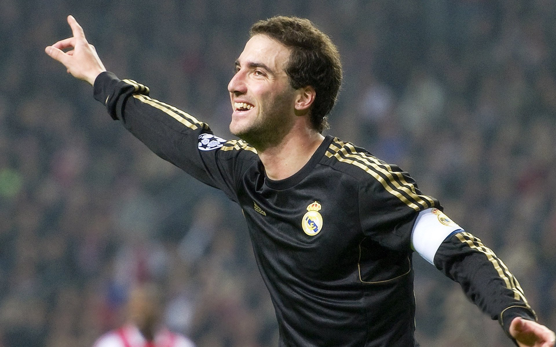 体育营销推动足球发展